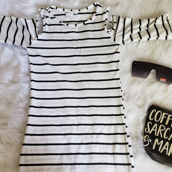 🌱🍋Capella Dress Open Shoulder - Picture 2 of 2